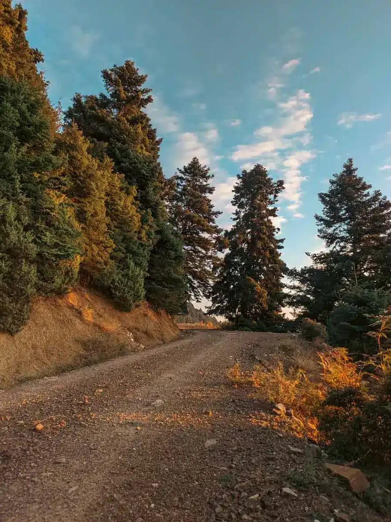 The path to the shelter of the Panaitoliko mountain.